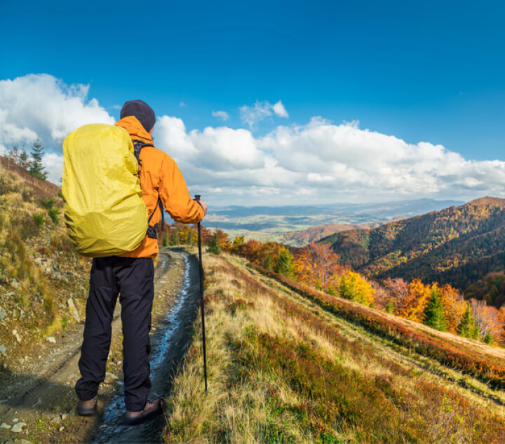 img - tourist-trekking-mountain